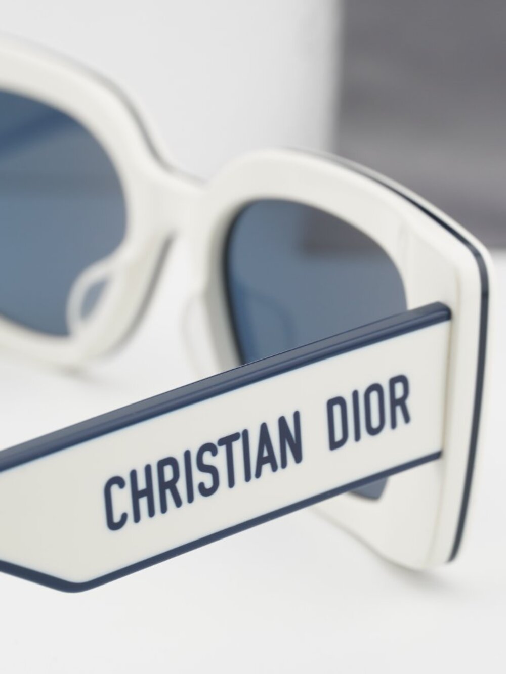 Dior DIORPACIFIC S1U 95B0 Rectangle Sunglasses – Ivory / Blue - Picture 10 of 13